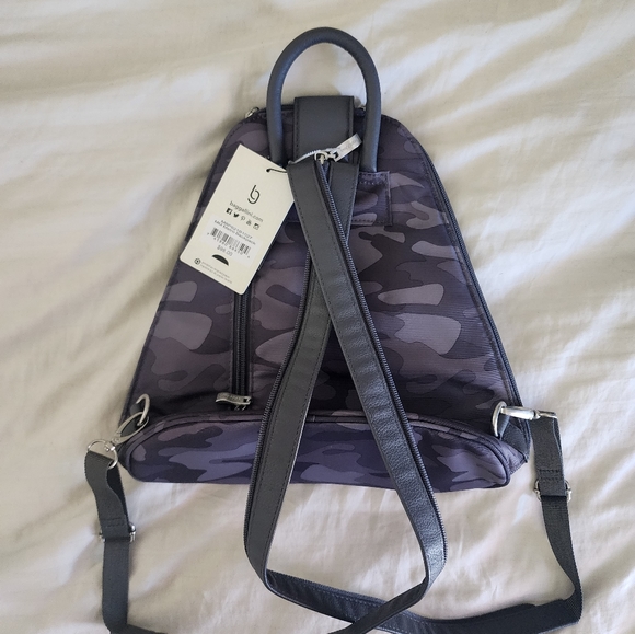 NWT Baggallini Gray Camo MM Metro Backpack Slingpack - Picture 2 of 11